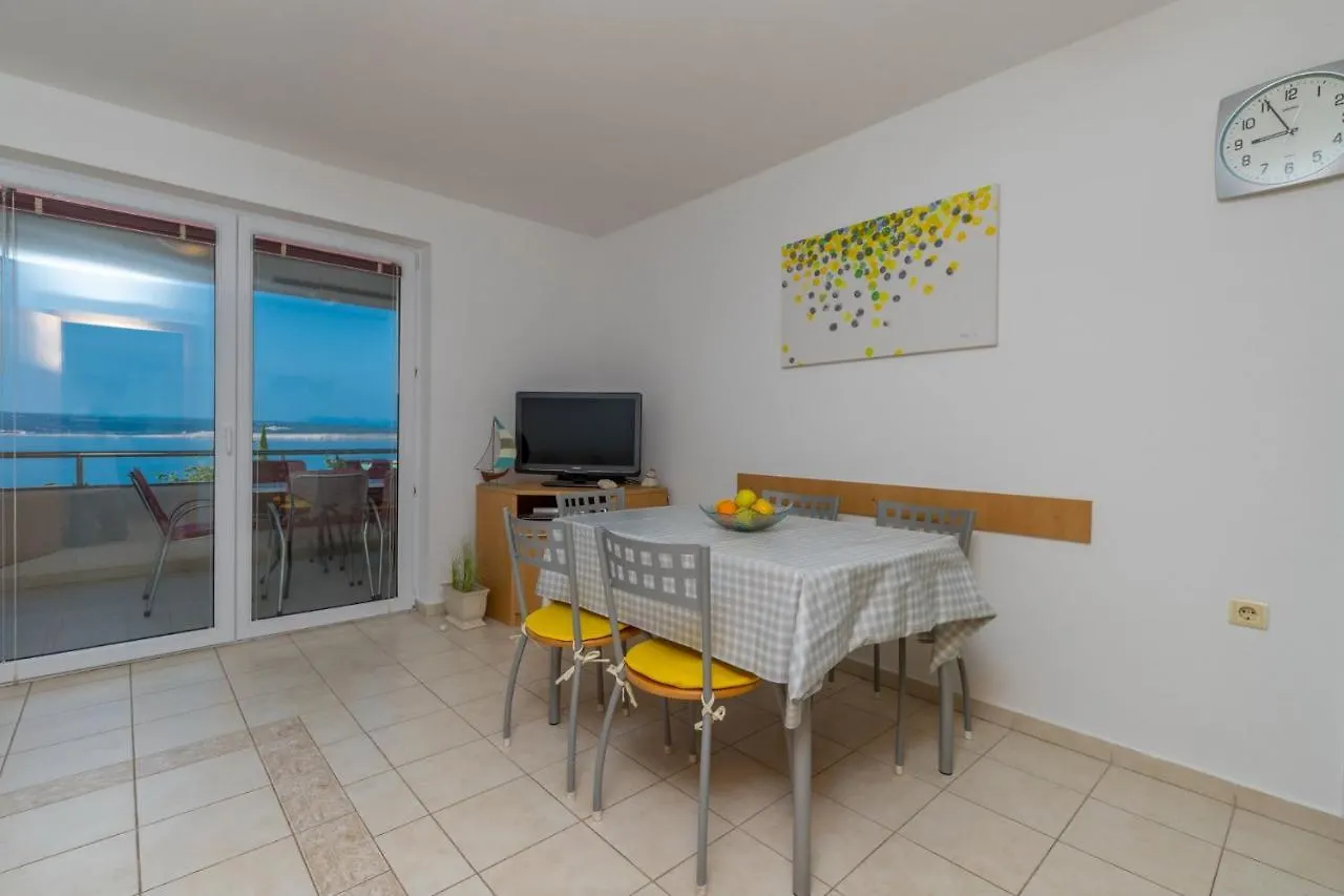Apartments In Dramalj 41520