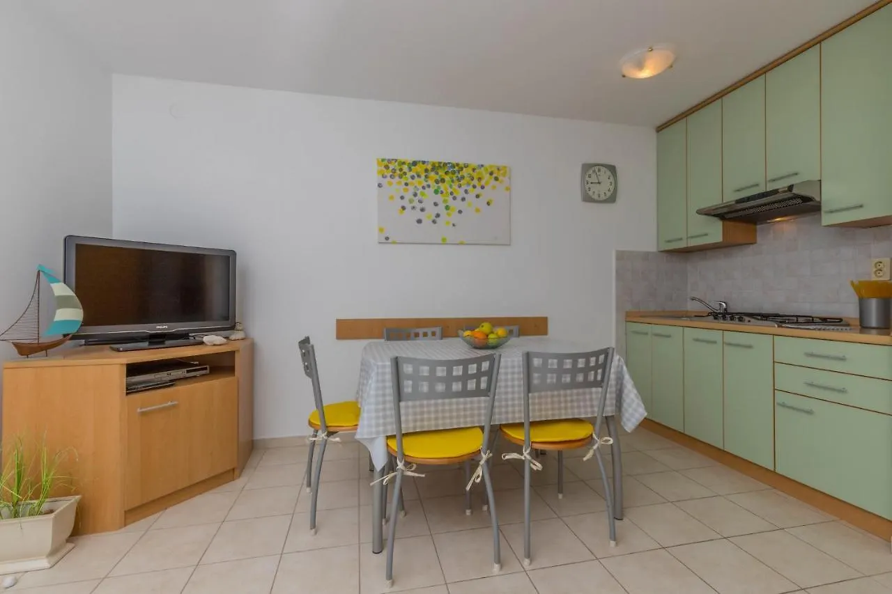 Apartments In Dramalj 41520
