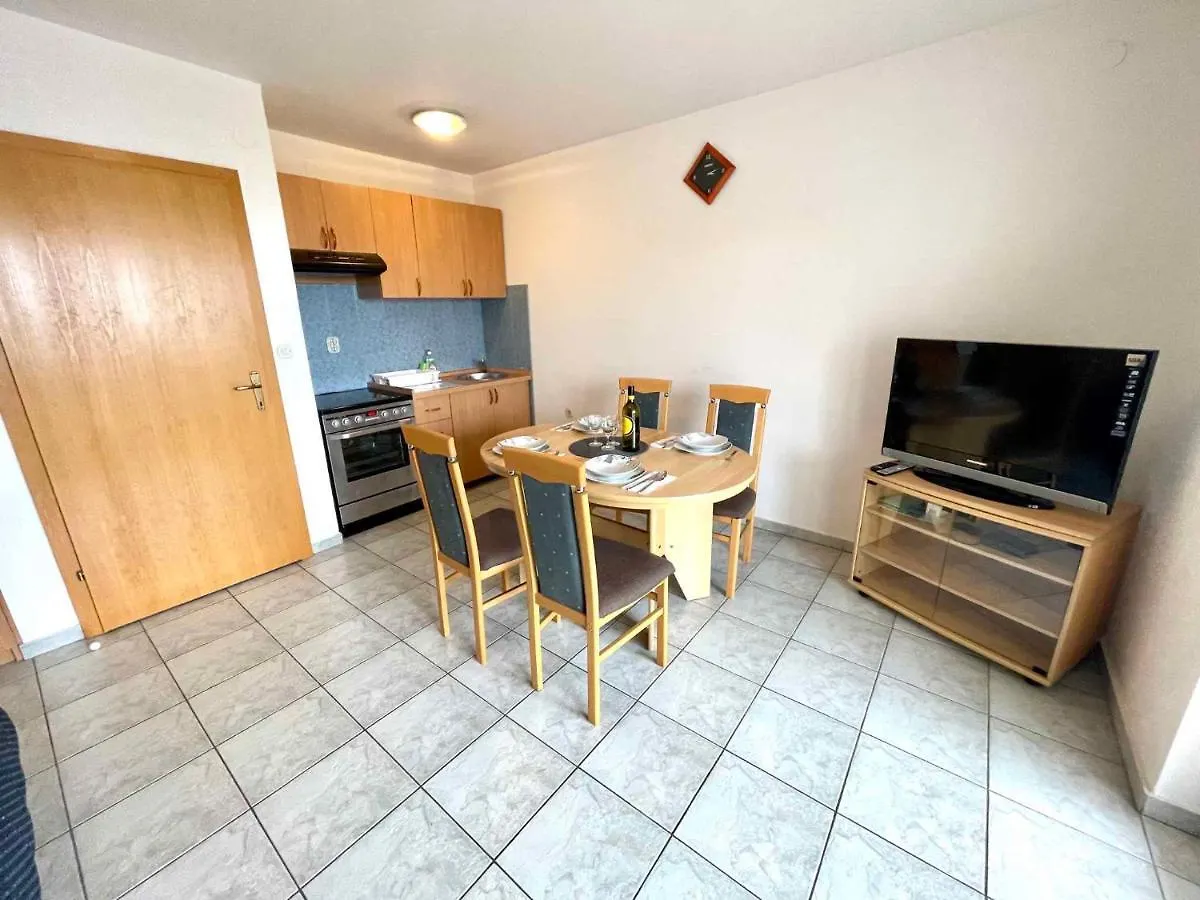 Apartments In Dramalj 41520